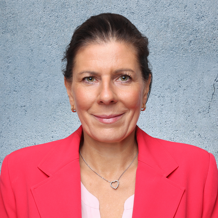 MITTE: <br />Annette Durazzo